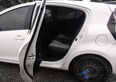 2015 Toyota Prius C Three z USA, uszkodzony, nr VIN JTDKDTB38F1108780